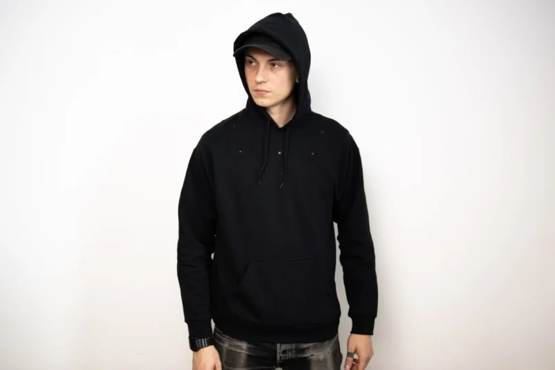 Chiec ao giup nguoi dung che mat camera an ninh hinh anh