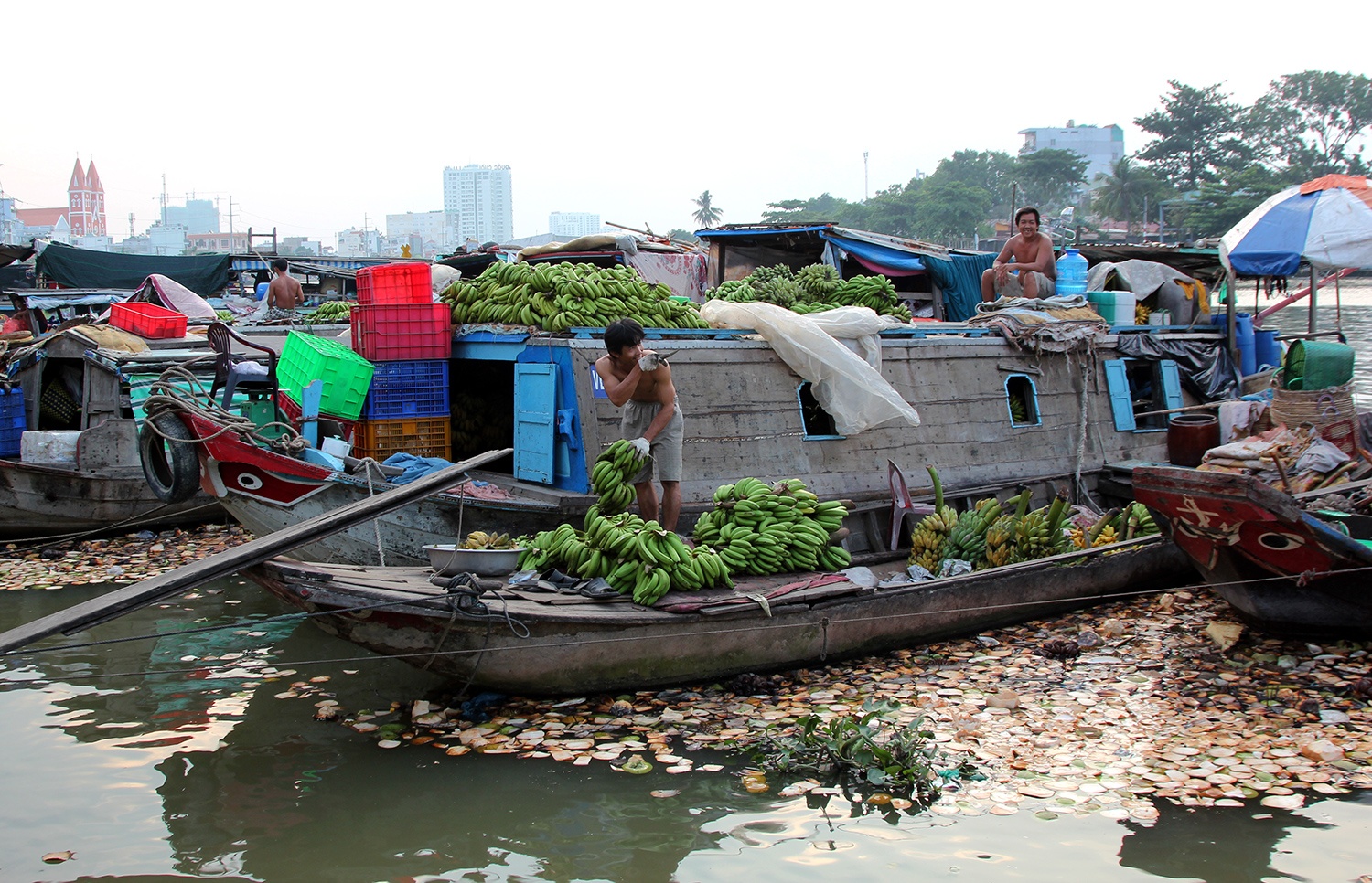 Cho noi mien Tay cap ben Sai Gon hinh anh