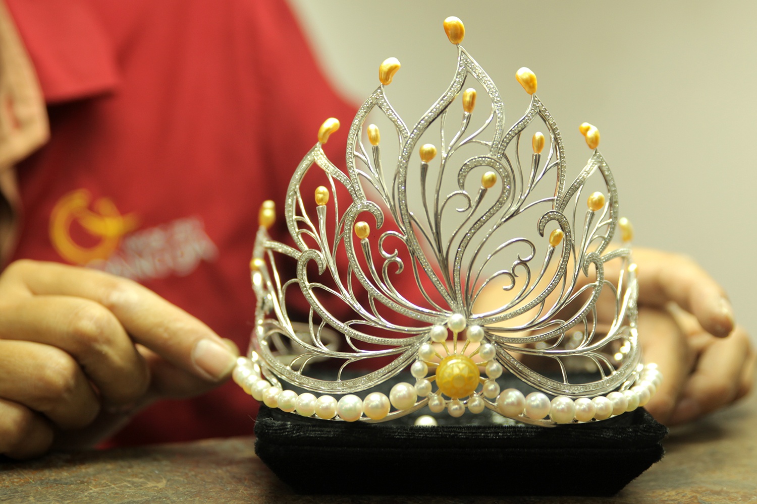 Qua trinh che tac vuong mien Hoa hau Viet Nam gia 2,5 ty hinh anh