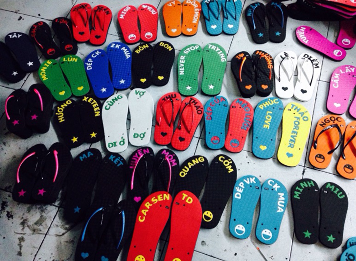 80.000 dong mot doi dep in ten theo yeu cau o Sai Gon hinh anh