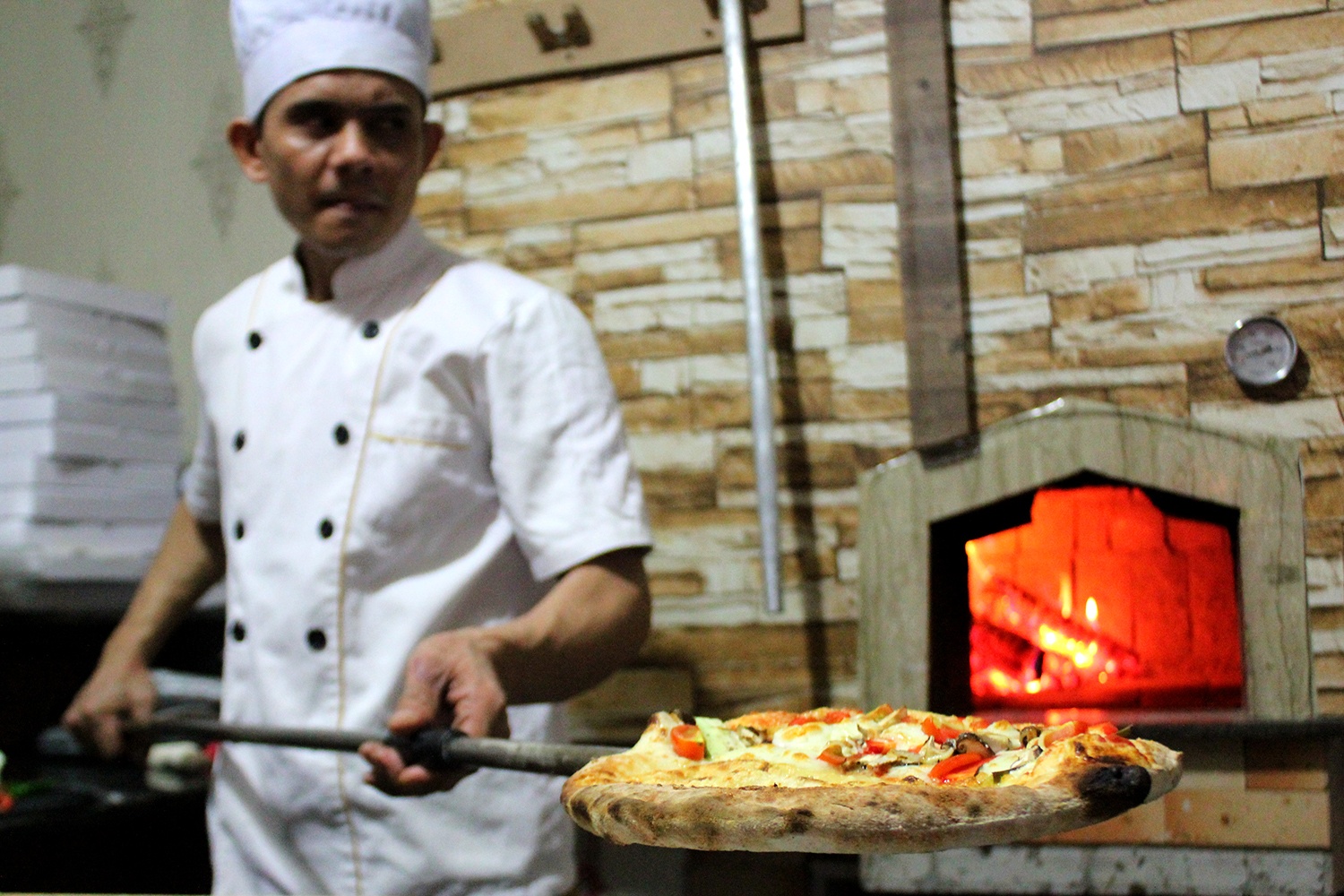 Kinh doanh pizza nuong cui doc dao o Sai Gon hinh anh