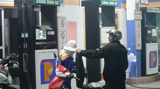 Nhieu cay xang o Nghe An cung treo bang 'het xang, het dau' hinh anh