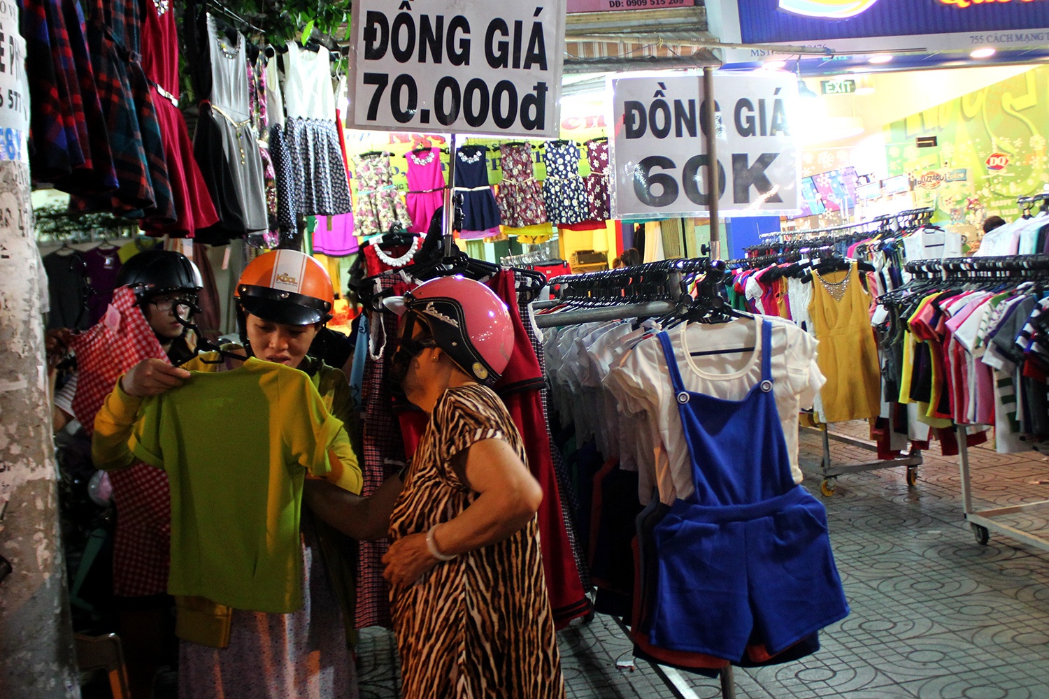 Cuoi nam, tieu thuong Sai Gon do ra duong hop cho hinh anh