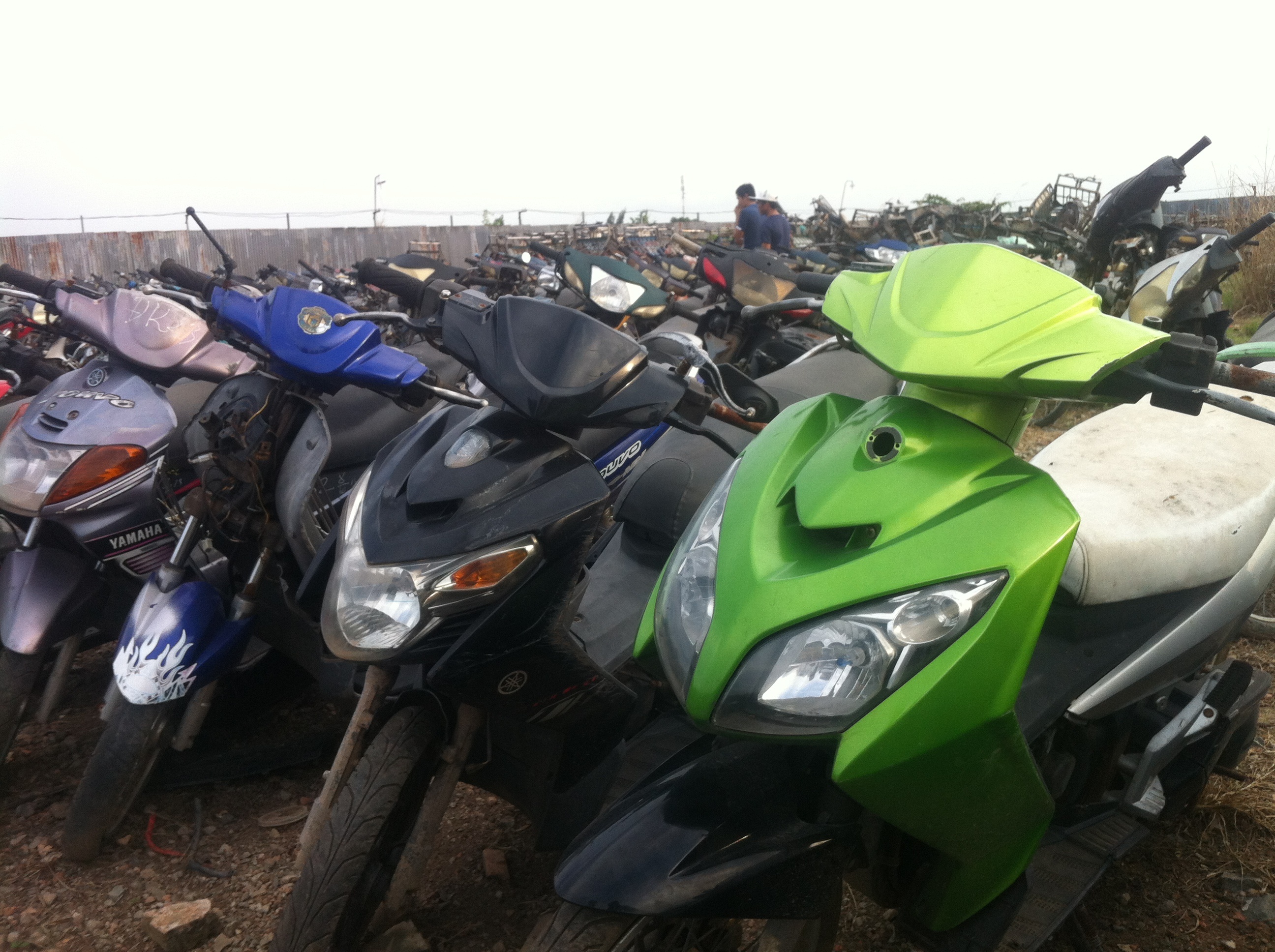 Xe may khong bien so gia sieu re o Sai Gon hinh anh