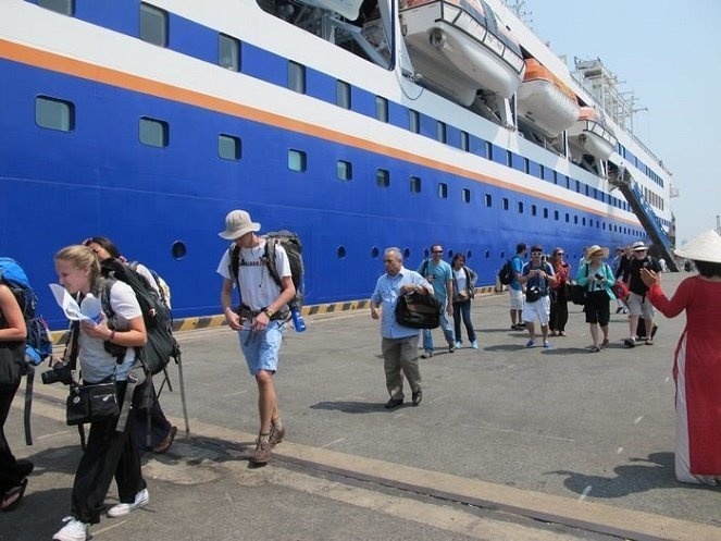 Thu phi thi thuc du khach den VN bang tau bien 5 USD/nguoi hinh anh