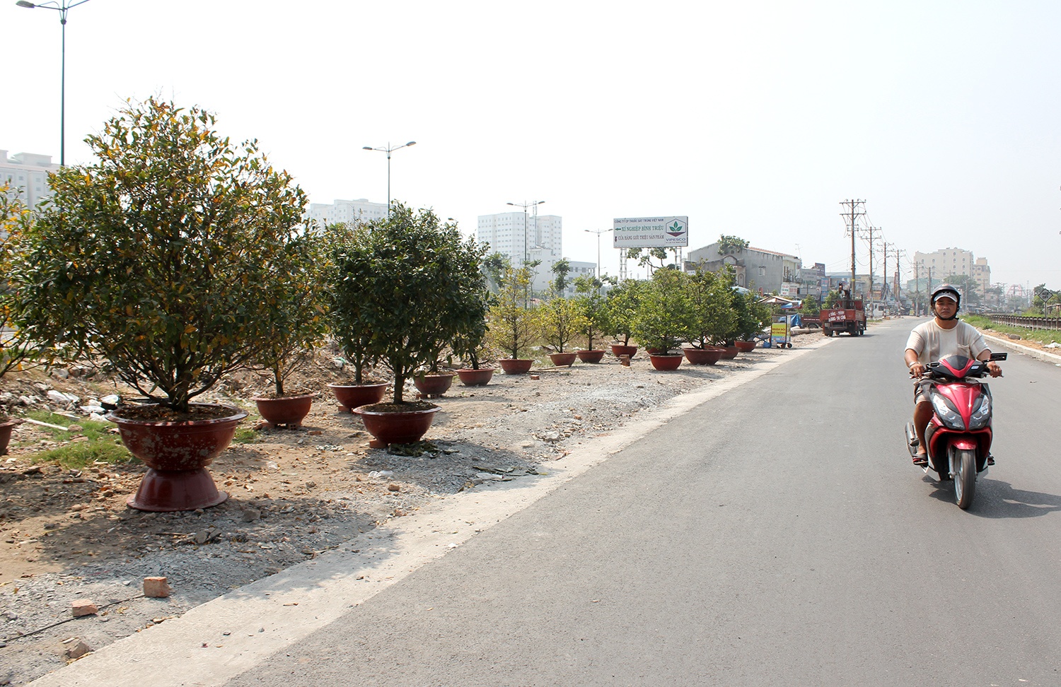 Nua dem be mai di 'xi' cho ban Tet o Sai Gon hinh anh