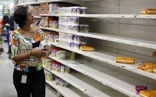 Hop bao cao su tai Venezuela dat ngang iPhone o My hinh anh