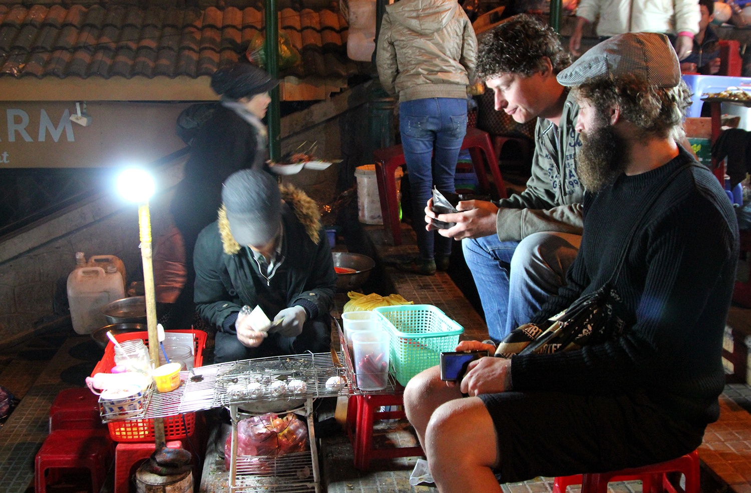 Di cho 'am phu' Da Lat mua do gia re hinh anh