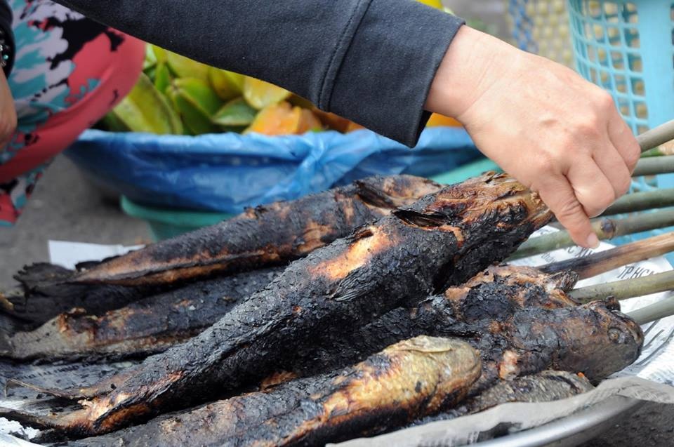Nguoi dan Sai Gon do xo di mua ca loc nuong cung than tai hinh anh