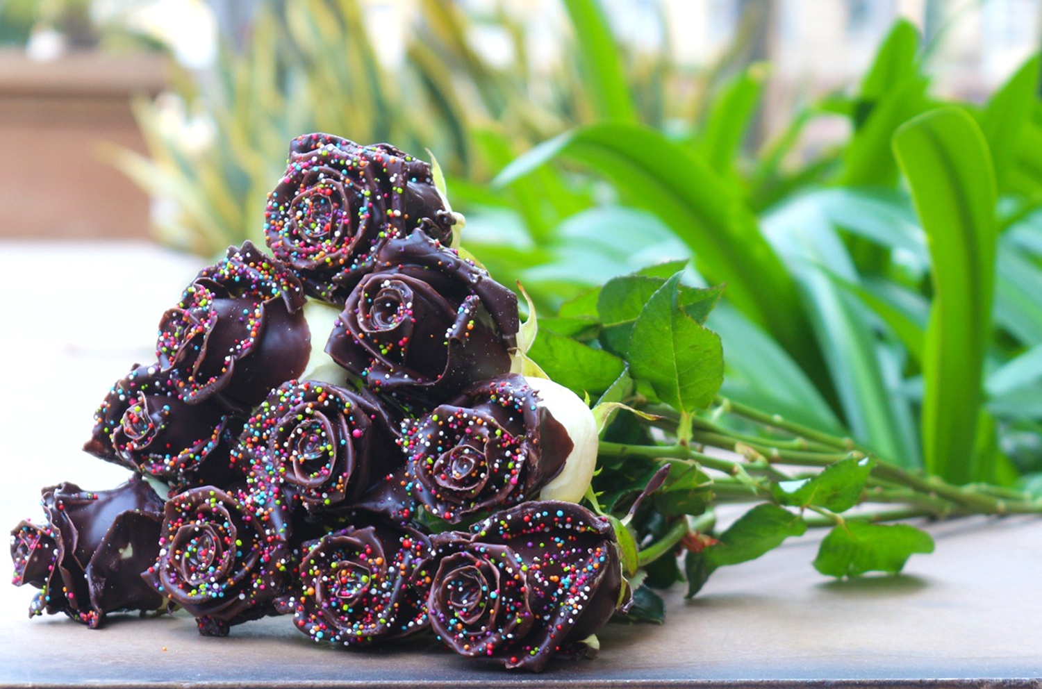 250.000 dong mot bong hong tuoi phu chocolate o Sai Gon hinh anh