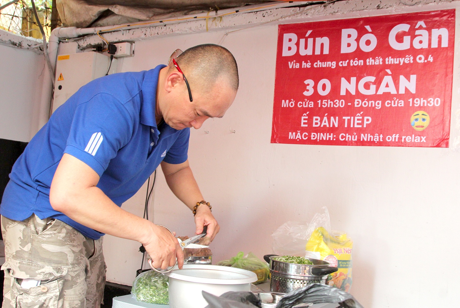 Chu quan bun bo chap nhan bo bang noi quy gay cuoi hinh anh