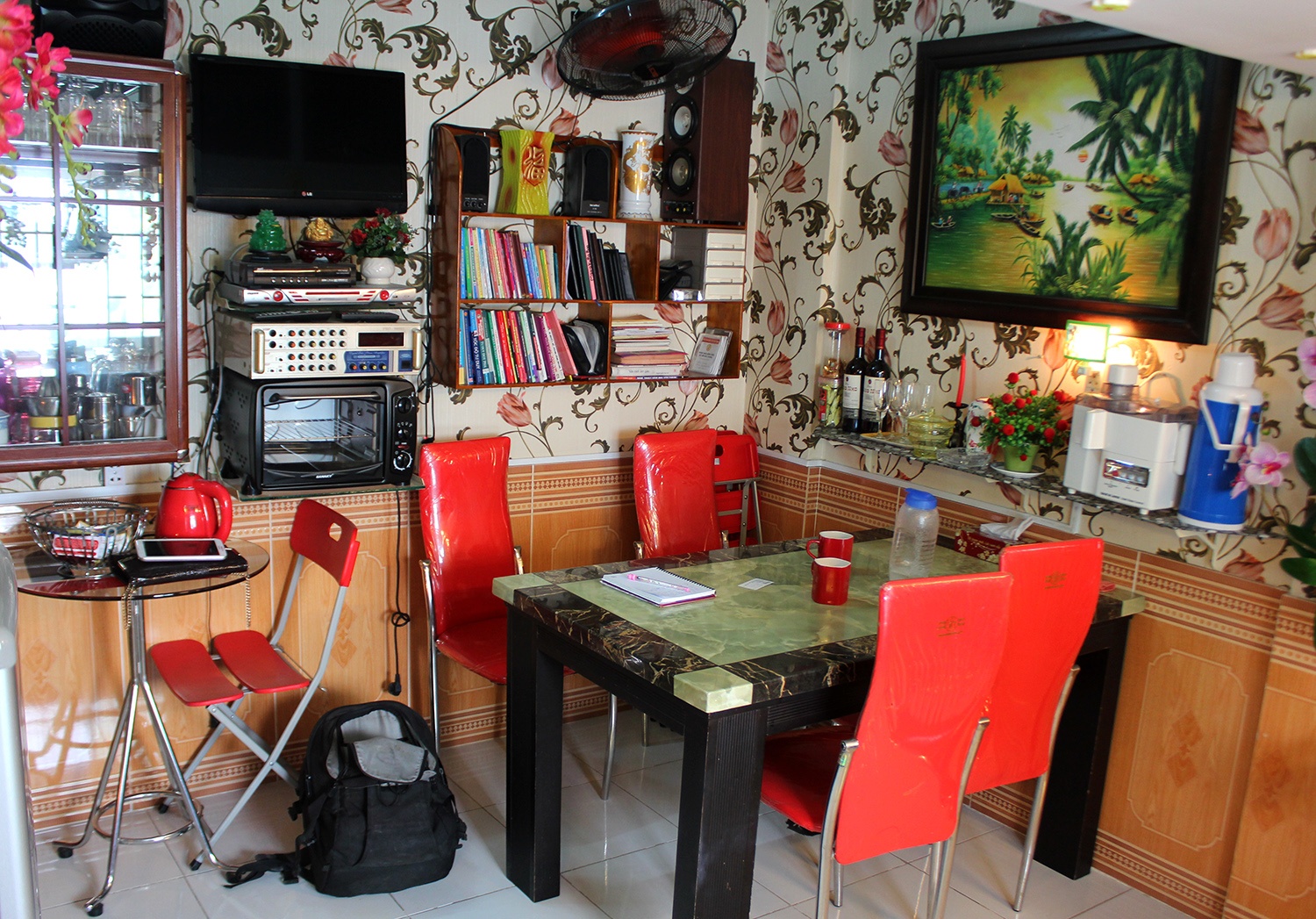 Ben trong nha 30 m2 gia 100 trieu dong o Binh Duong hinh anh