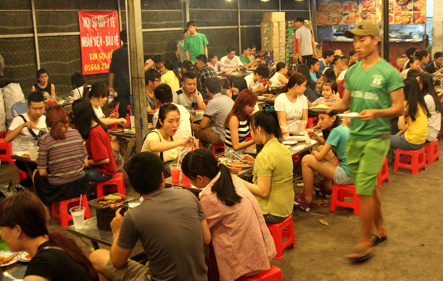 Bi quyet cua quan xien nuong phuc vu 1.000 khach moi dem hinh anh