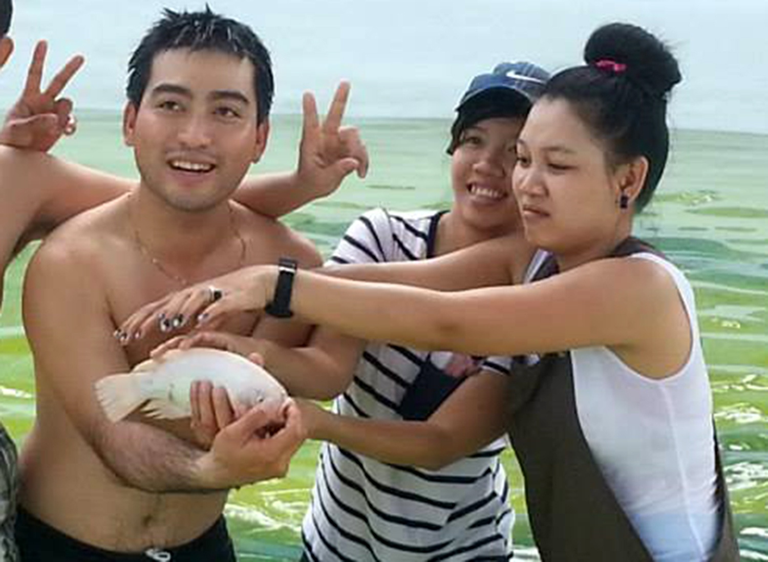 Bat ca bang tay khong gia 50.000 dong o Sai Gon hinh anh