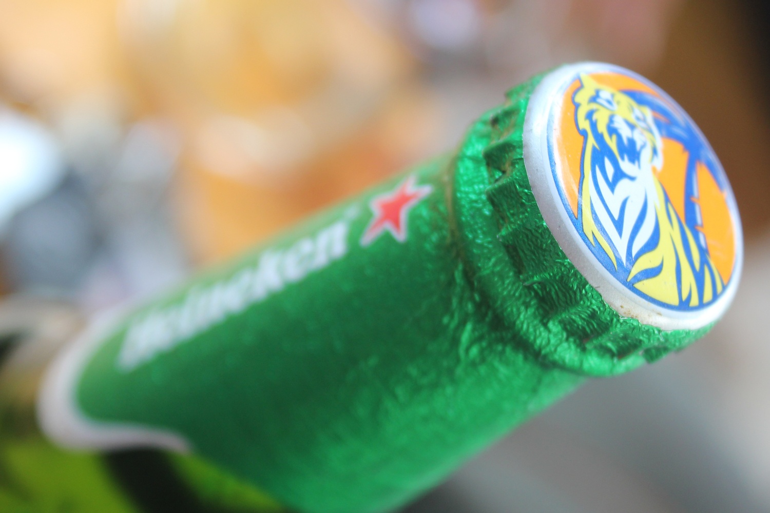 Bia Heineken dong nap Tiger o mien Tay hinh anh