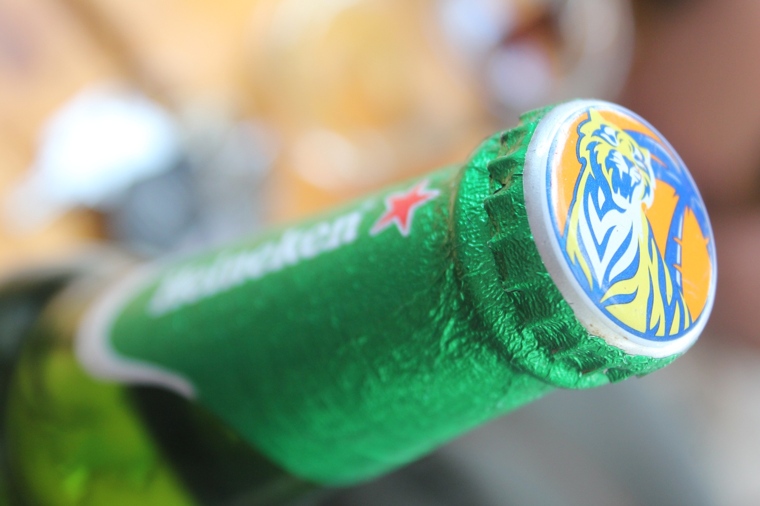 Nha san xuat xac nhan chai Heineken nham nap Tiger hinh anh