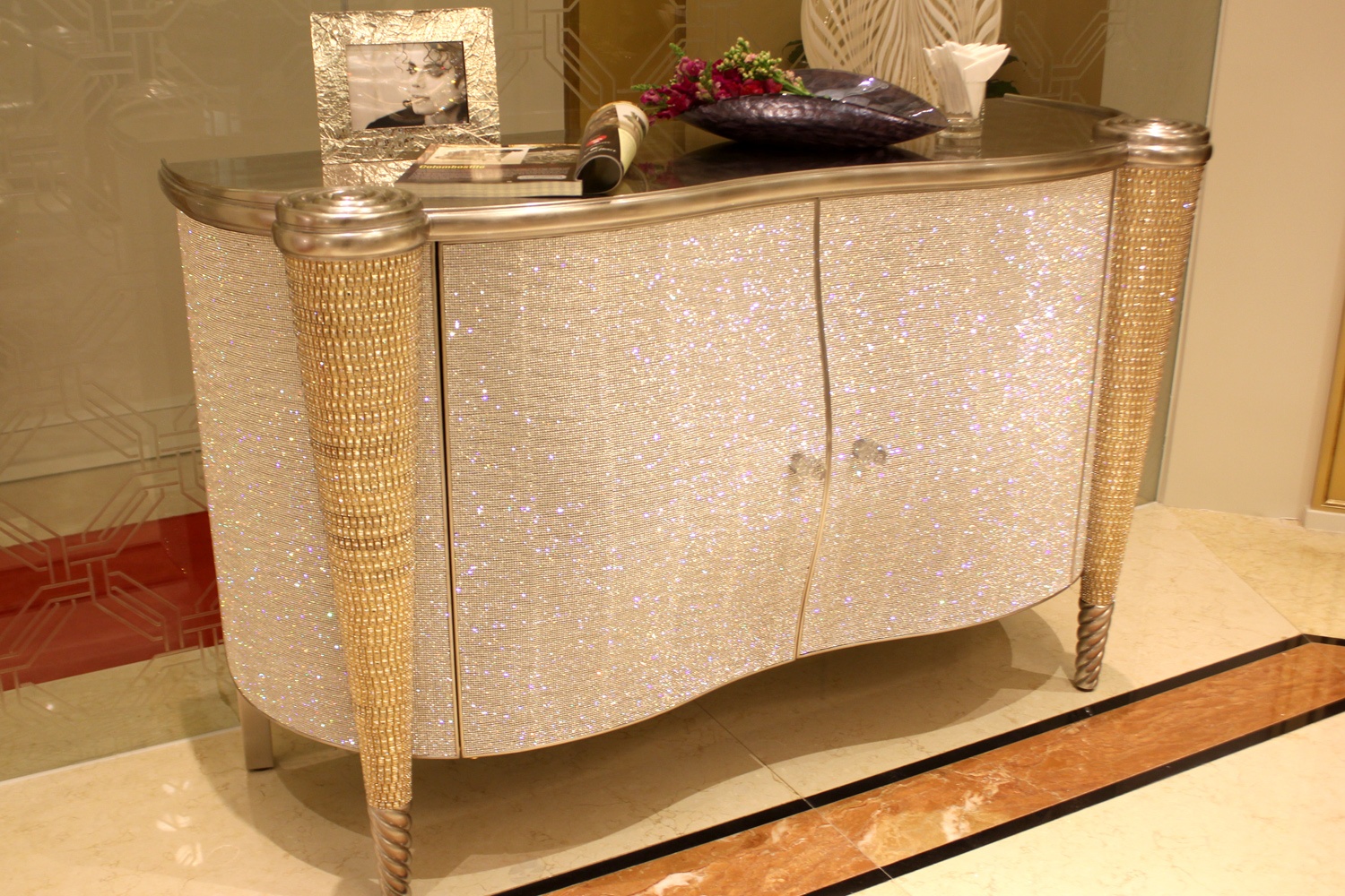 Tu dung chen dia gia 2 ty dong o Sai Gon hinh anh