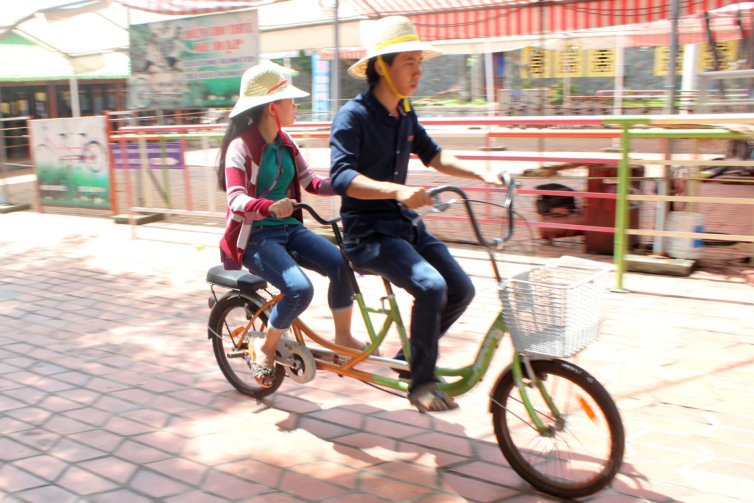 Dich vu an theo dat khach nho Dai Nam mo cua mien phi hinh anh