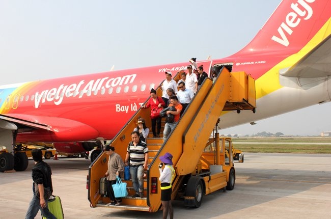 Cuc hang khong yeu cau cac hang bay ban ve gia thap hinh anh