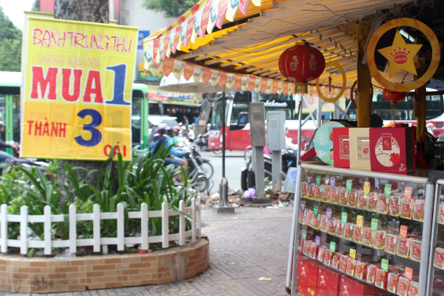Ban 1 tang 2 van e, hang banh trung thu tinh dong cua som hinh anh