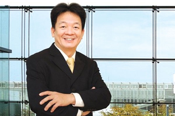 Khi Chu tich ngan hang di... ban ca hinh anh