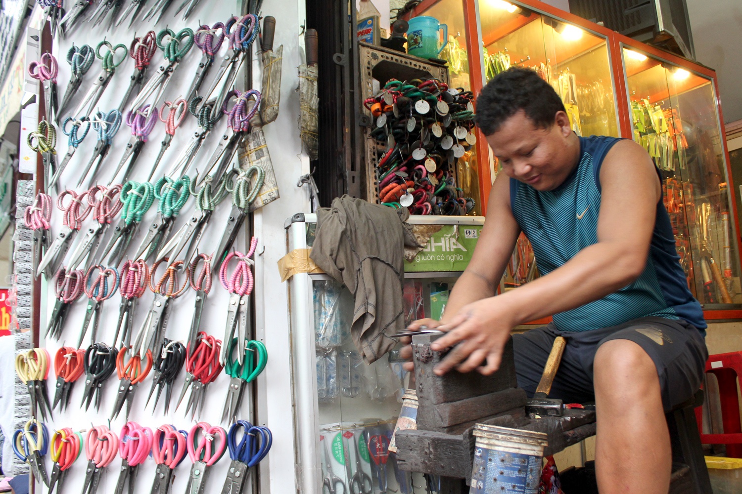 Nhung nghe thu cong sap het thoi o Sai Gon hinh anh