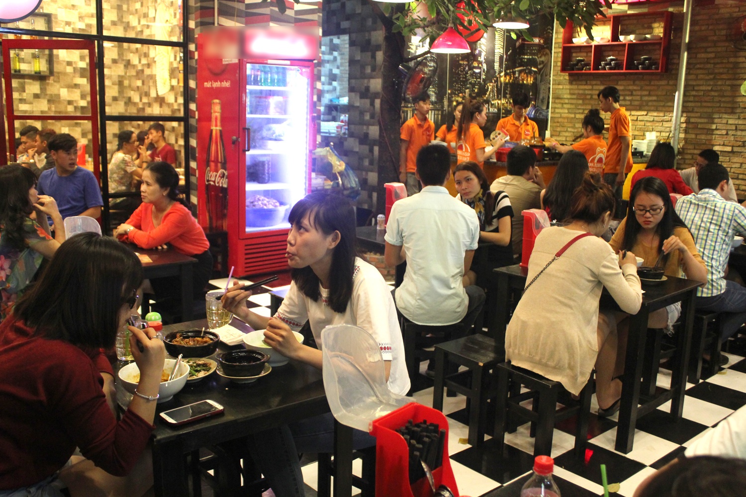 Chao ech cho khach tu dinh gia o Sai Gon hinh anh