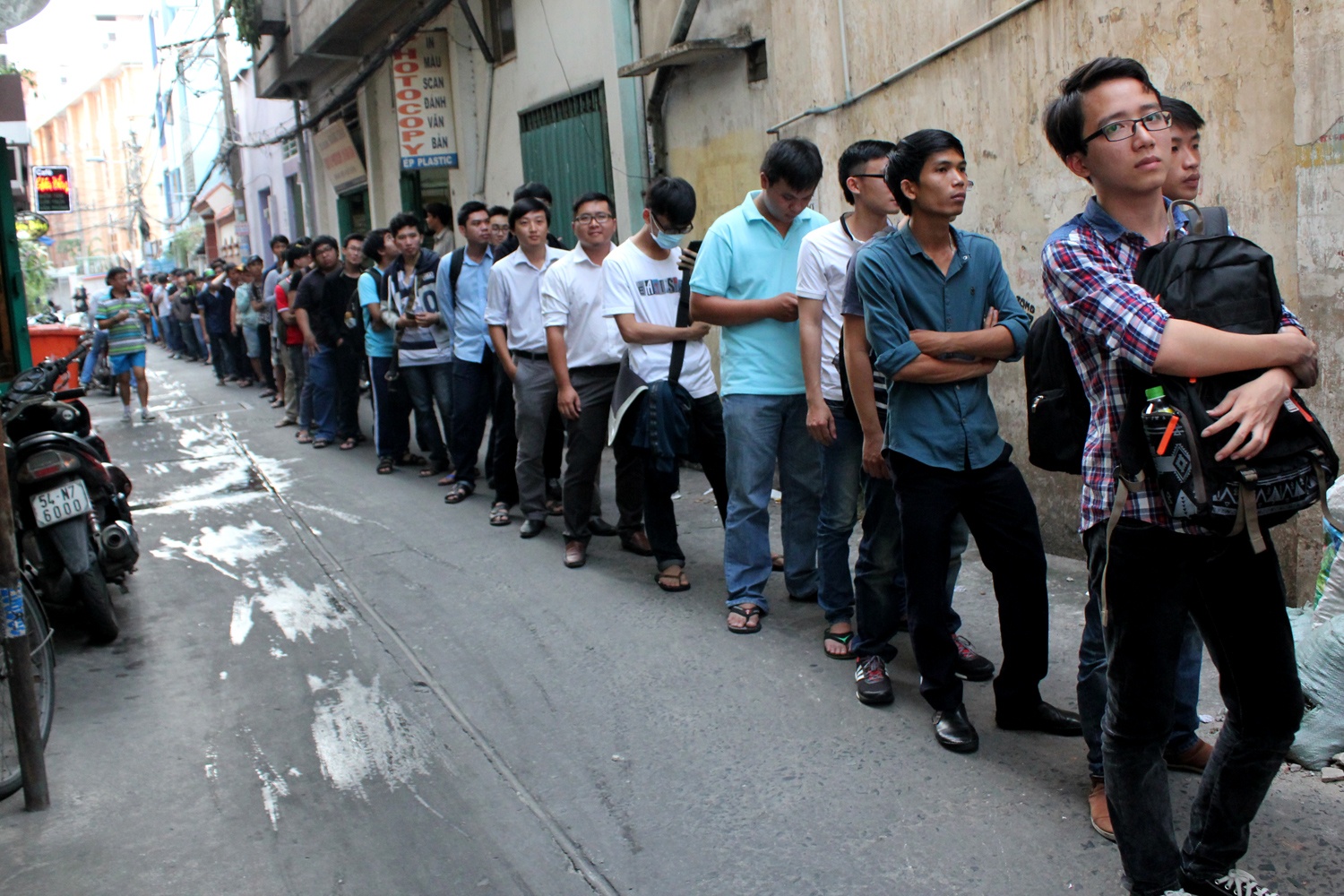 Kho vi mua hang giam gia ngay Black Friday o Sai Gon hinh anh