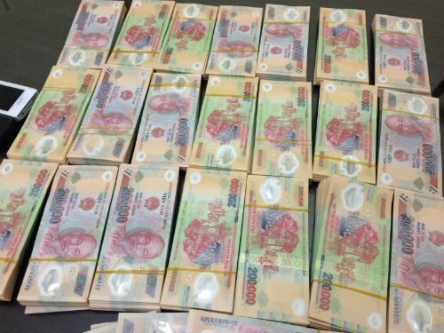 Lua ban tien gia cong khai tren Facebook hinh anh