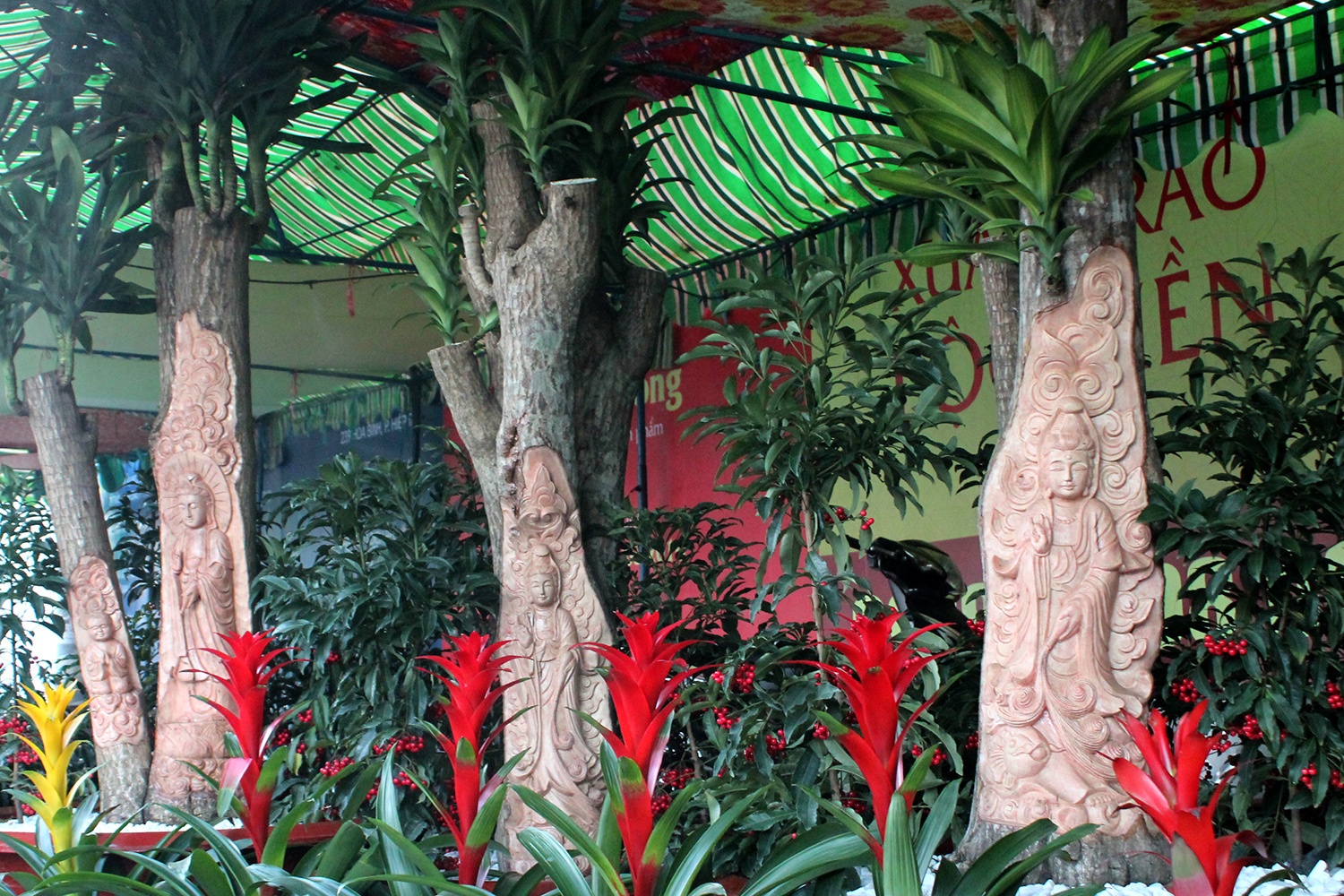 Kieng la hoi ngo o cho hoa Tet Sai Gon hinh anh