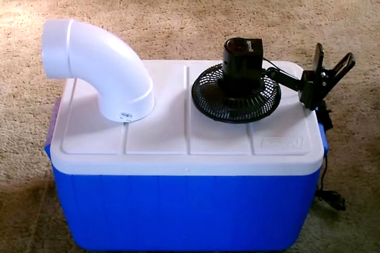 Quat lanh tu che dat hang mua nang nong o Sai Gon hinh anh