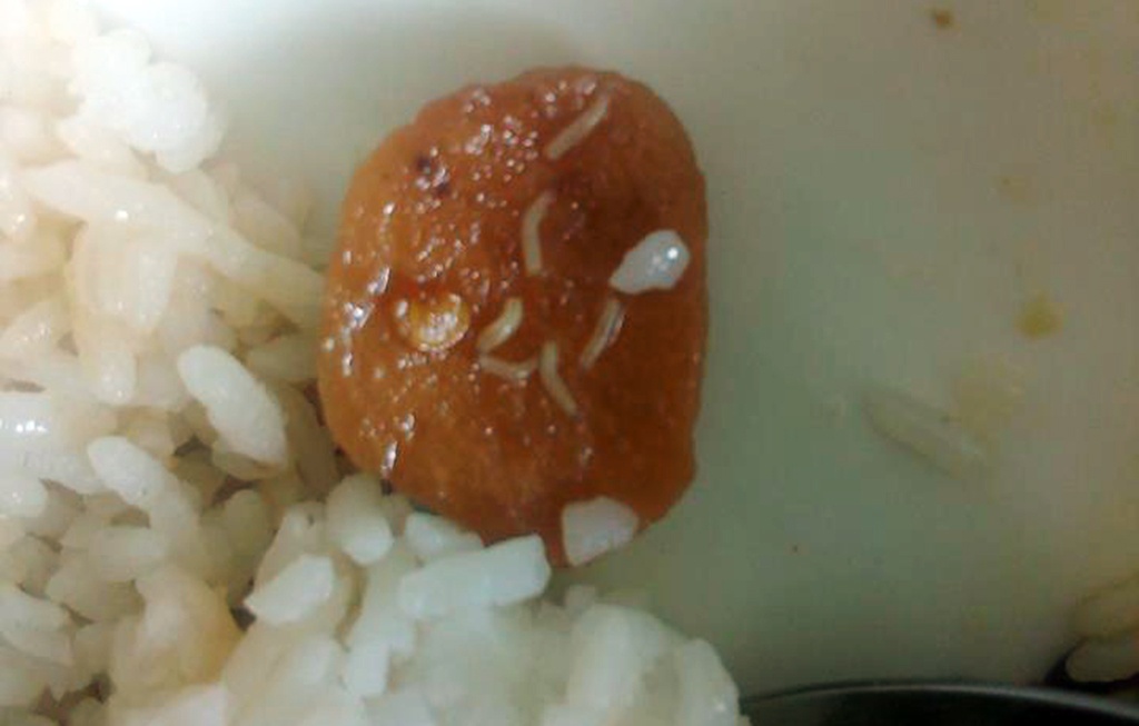 Huy hop dong voi quan com co doi o KTX dai hoc hinh anh