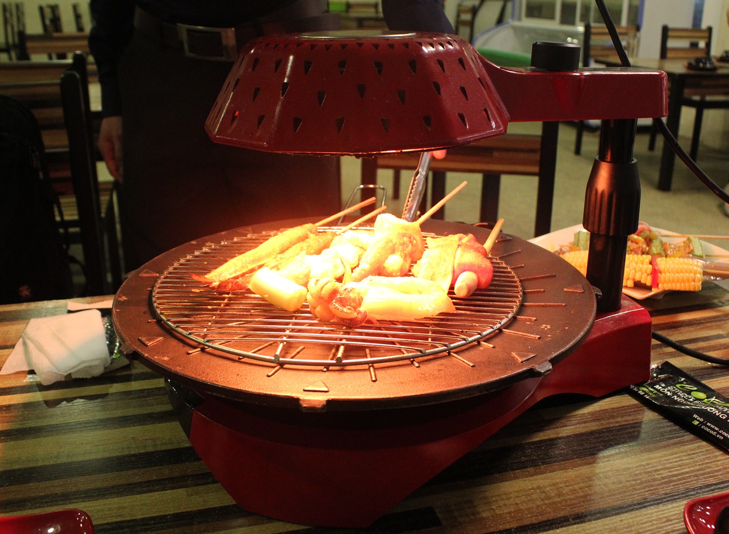 Mot kinh doanh bang lo nuong la o Sai Gon hinh anh