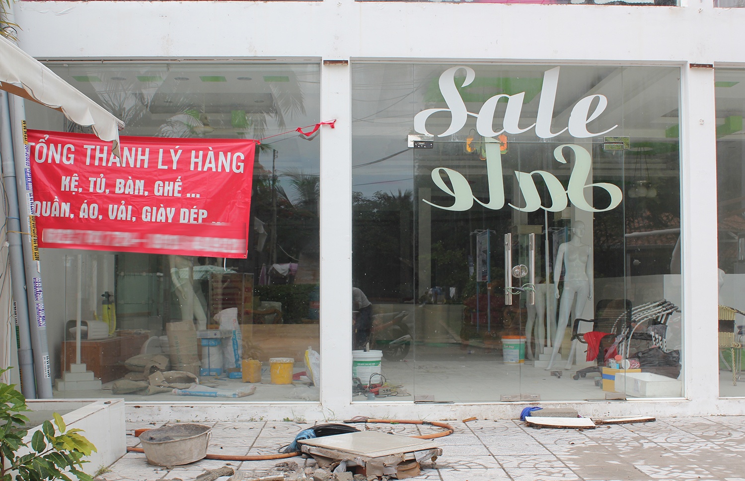 Mat bang 'pho Tay' dai ha gia van e hinh anh