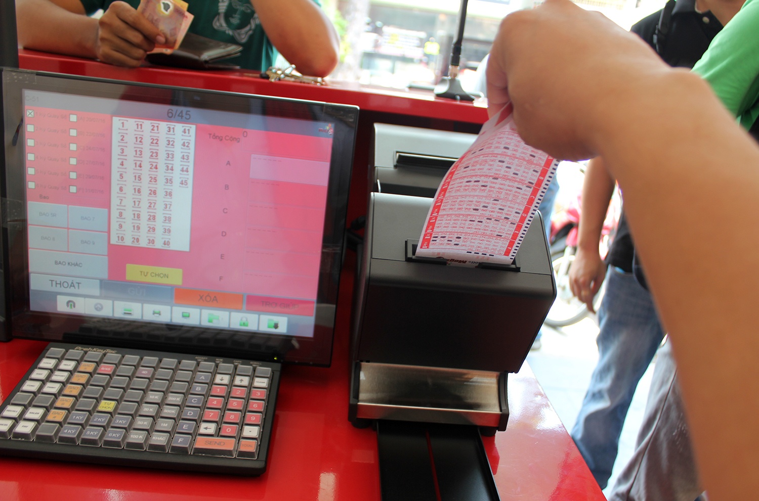 ve so tu chon,  den toan,  xo so,  trung thuong,  Sai Gon,  TP HCM anh 2