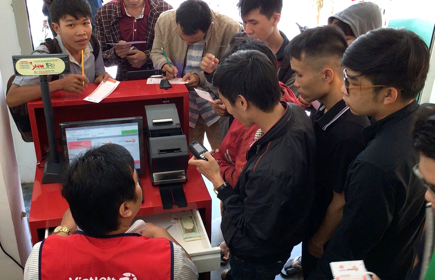 Giai thuong len gan 13 ty, nguoi Sai Gon lao vao so tu chon hinh anh