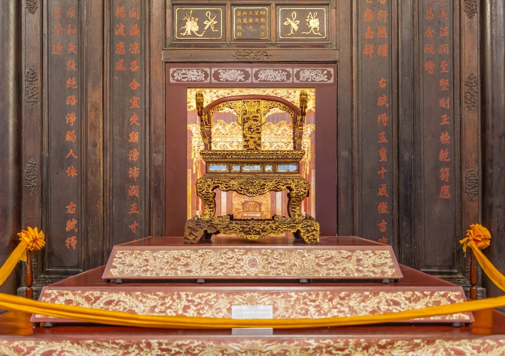 Bao vat cua tinh than tu ton dan toc hinh anh