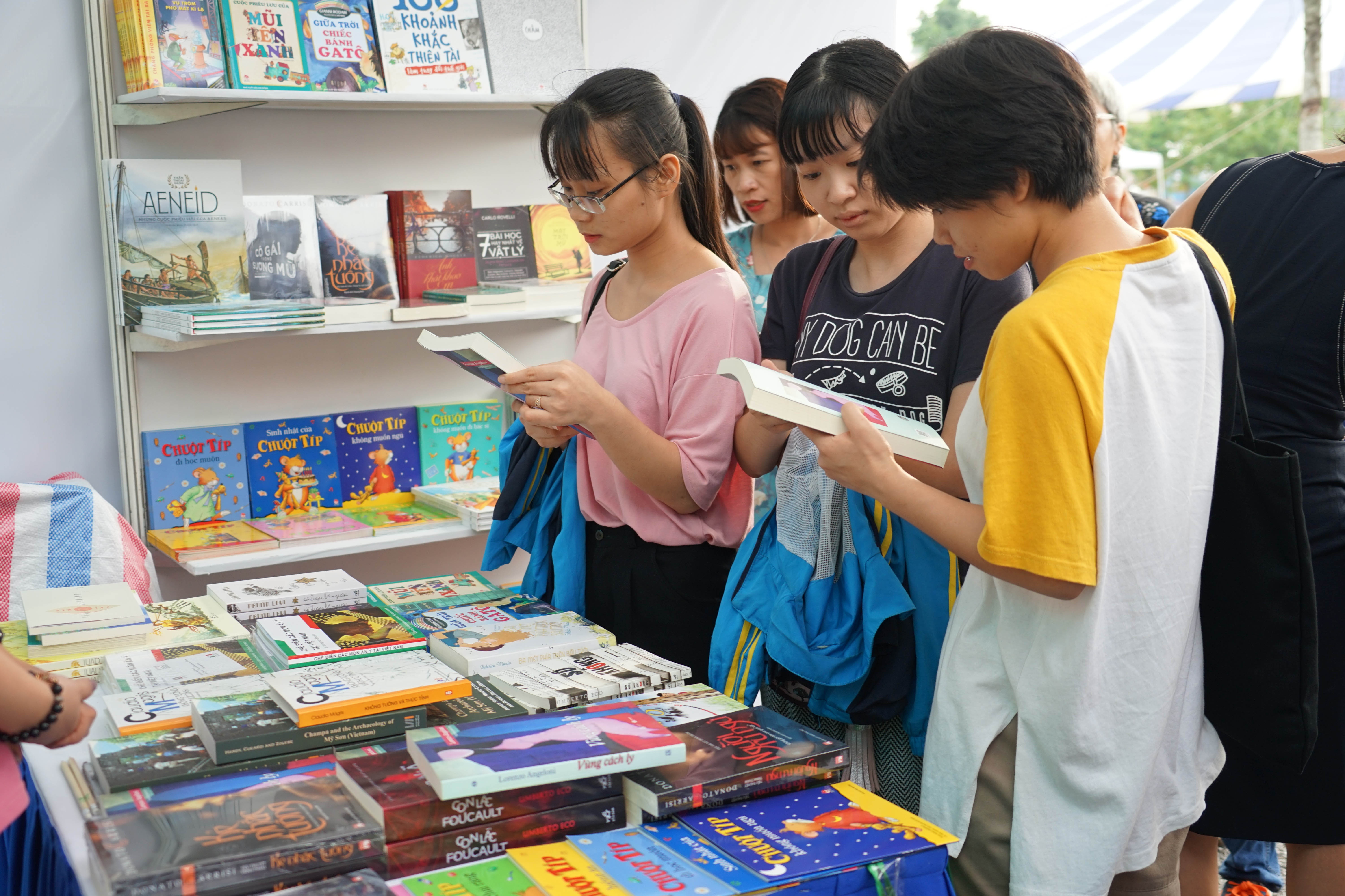 Sach Italy o Viet Nam,  sach Viet Nam o Italy anh 3