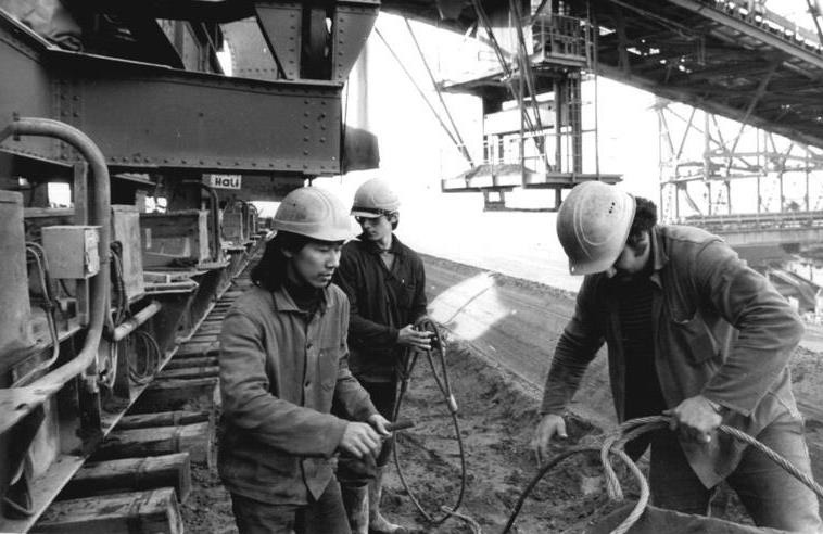 Lao dong hop tac thoi bao cap anh 3