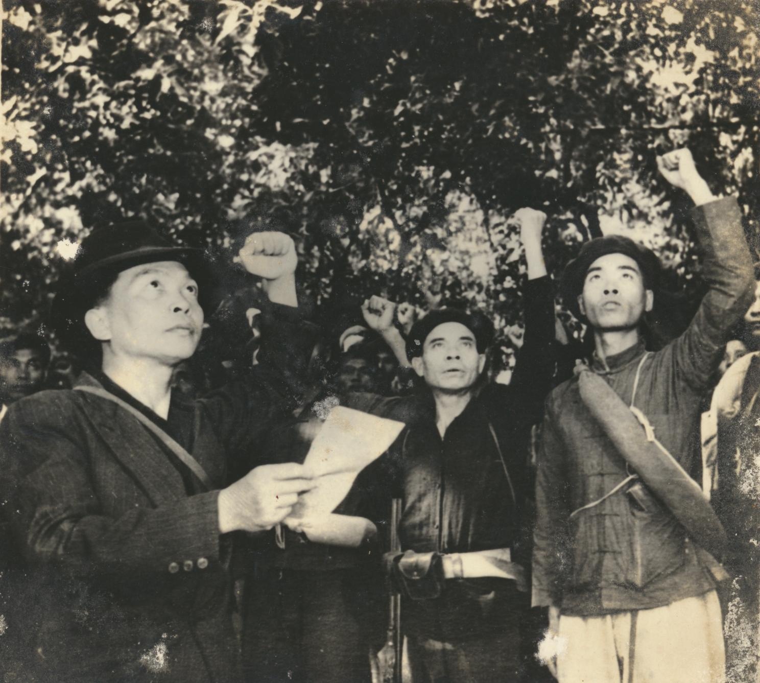 Hien vat quy ve Doi VN tuyen truyen giai phong quan, tien than QDND VN hinh anh