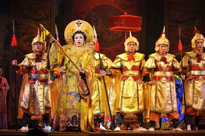 Hoang hau hai trieu va cuoc chuyen giao quyen luc hiem co cua lich su hinh anh