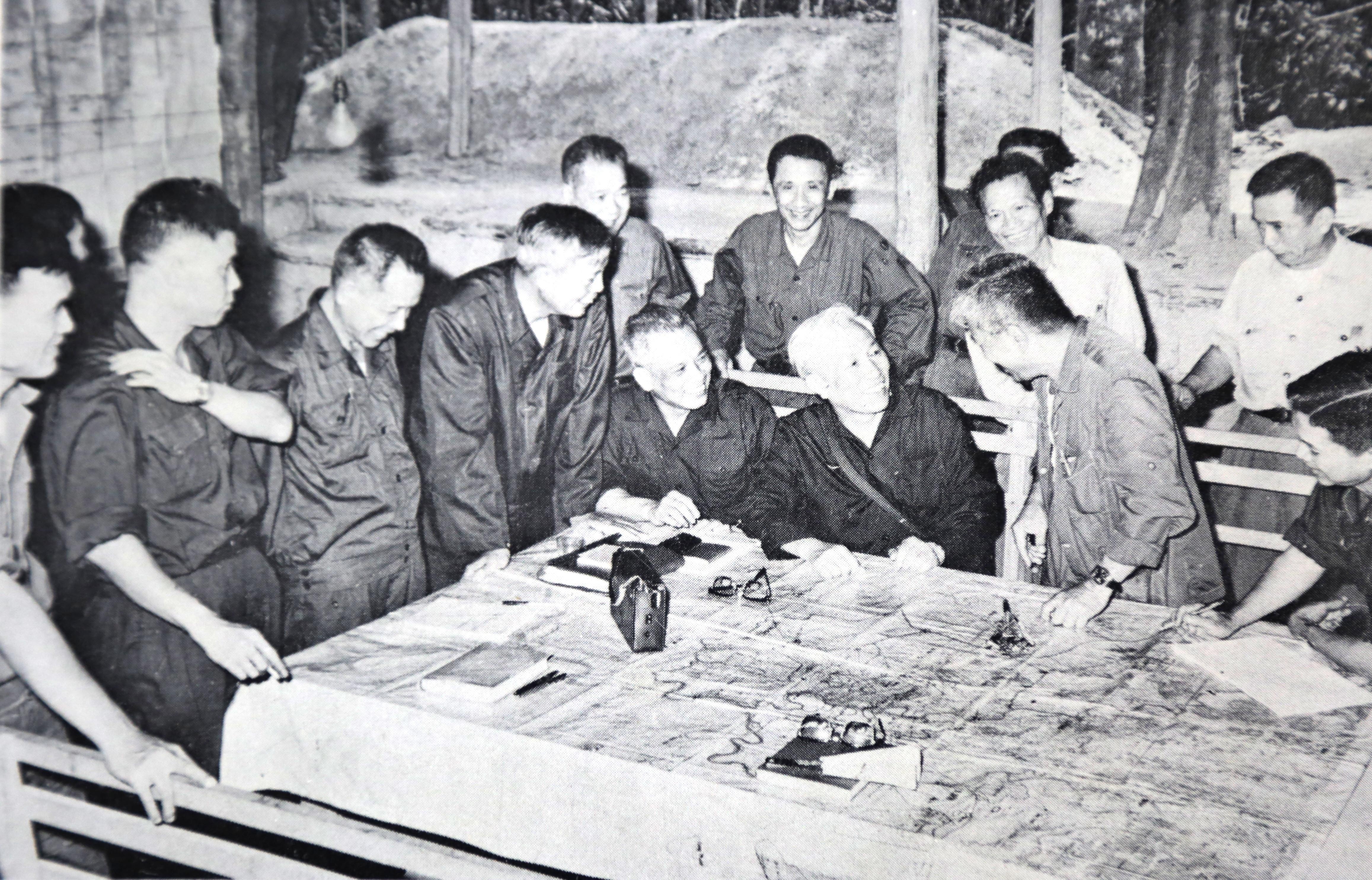 Dai tuong Van Tien Dung ke thoi khac phe duyet Chien dich Ho Chi Minh hinh anh