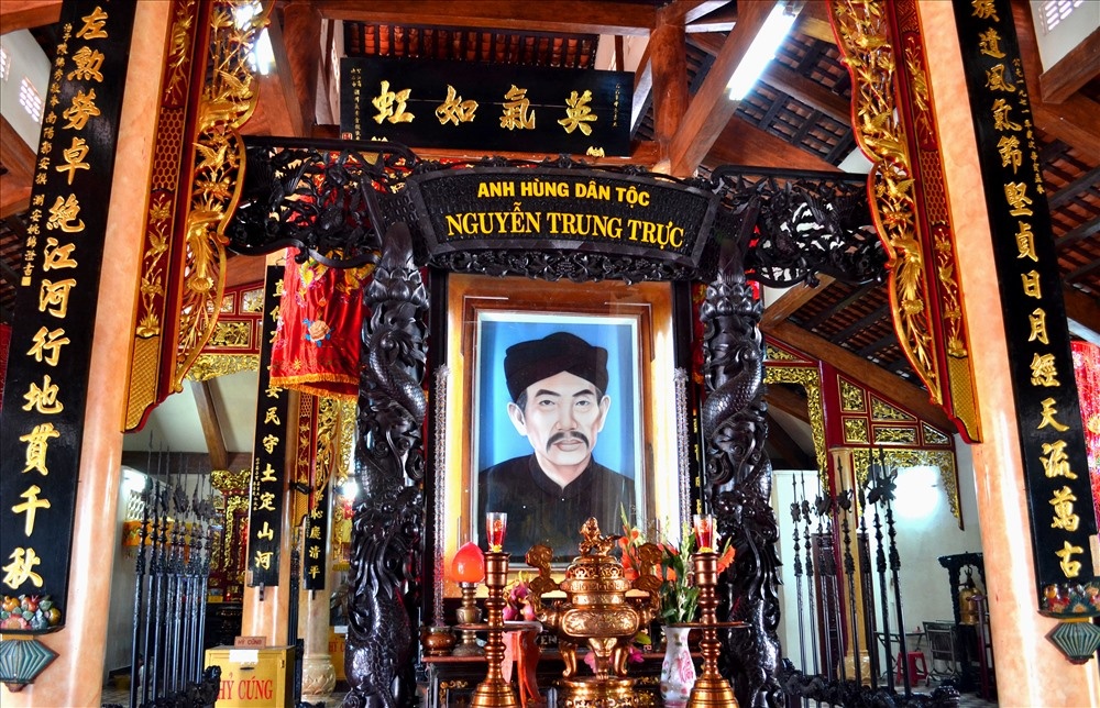 Van thu trieu Nguyen viet gi ve anh hung Nguyen Trung Truc? hinh anh