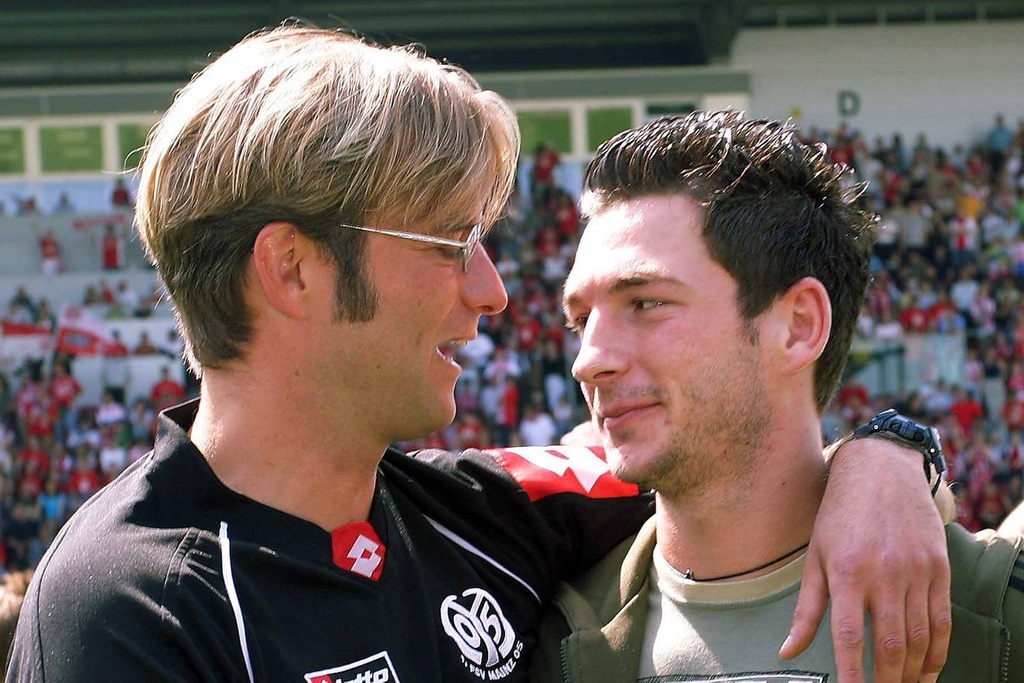 J. Klopp khoi dau nghiep huan luyen trong su gieu cot cua phong vien hinh anh