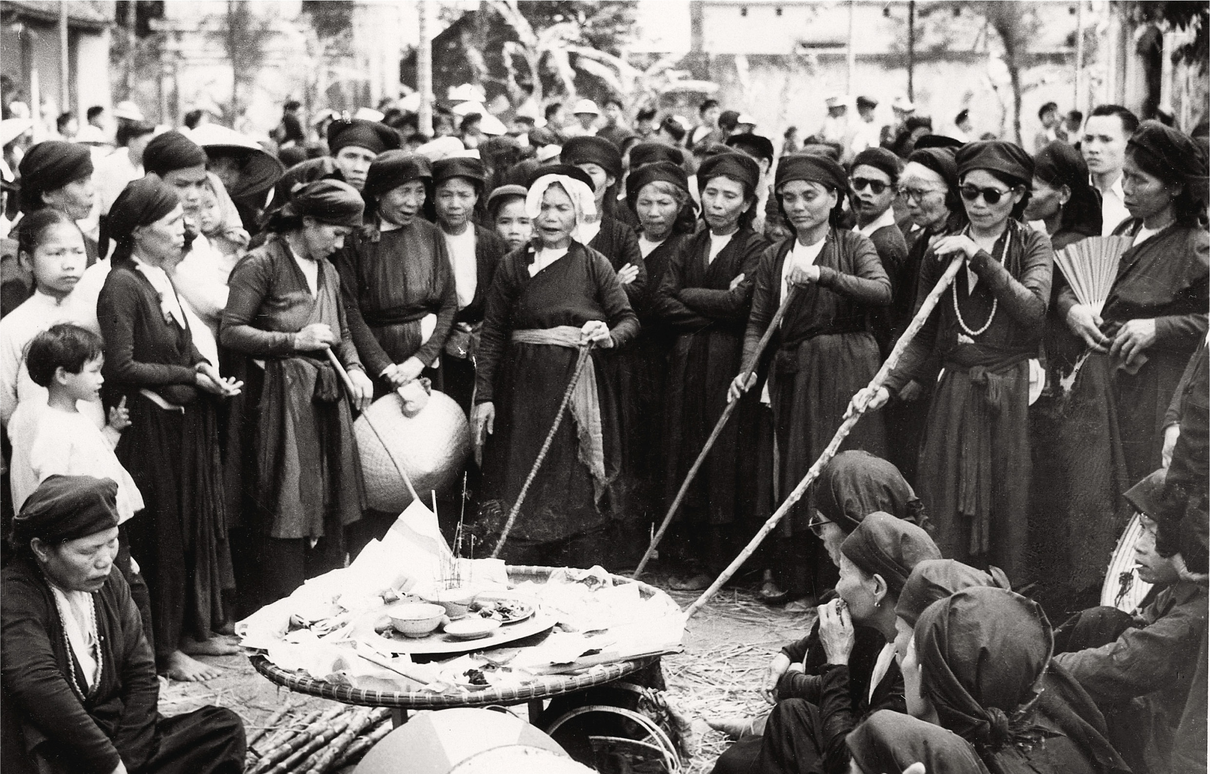 Net dep cua phu nu xua qua anh tu lieu cua Vien Vien Dong Bac Co hinh anh