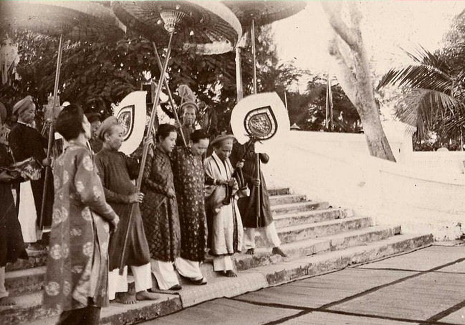 Danh tinh 12 ba vo cua vua Khai Dinh hinh anh