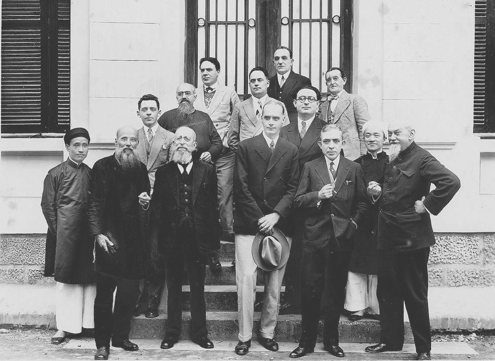 Bo truong dau tien hy sinh anh 2