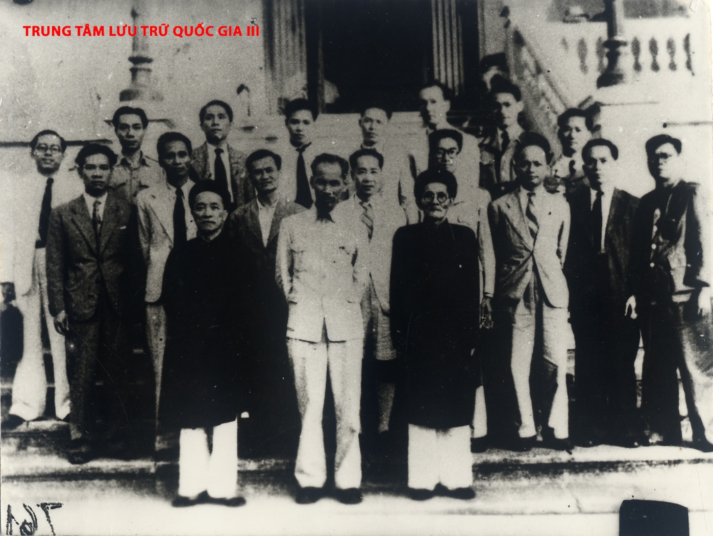 Bo truong dau tien hy sinh anh 7