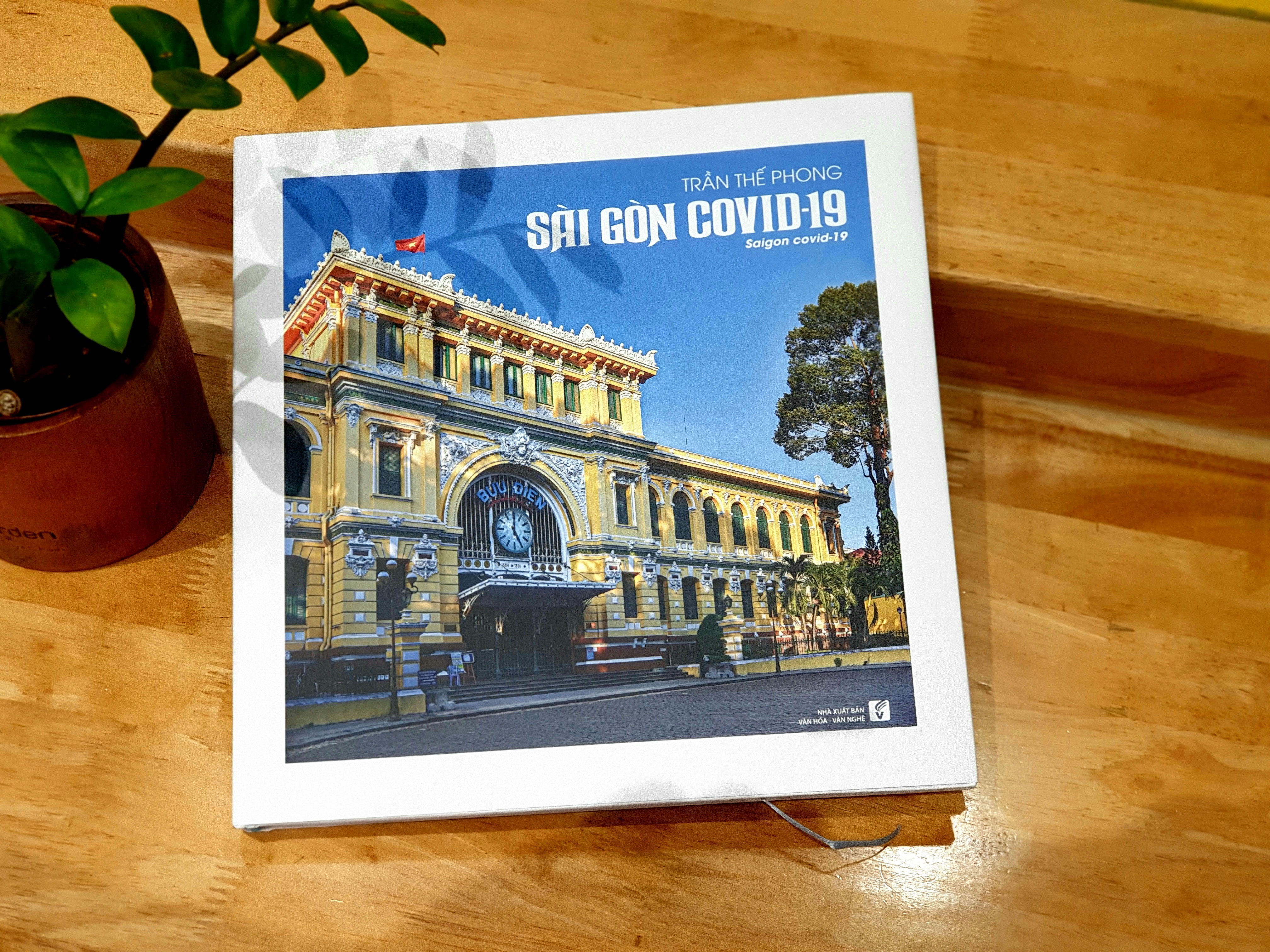 Sach anh "Sai Gon Covid - 19" anh 1