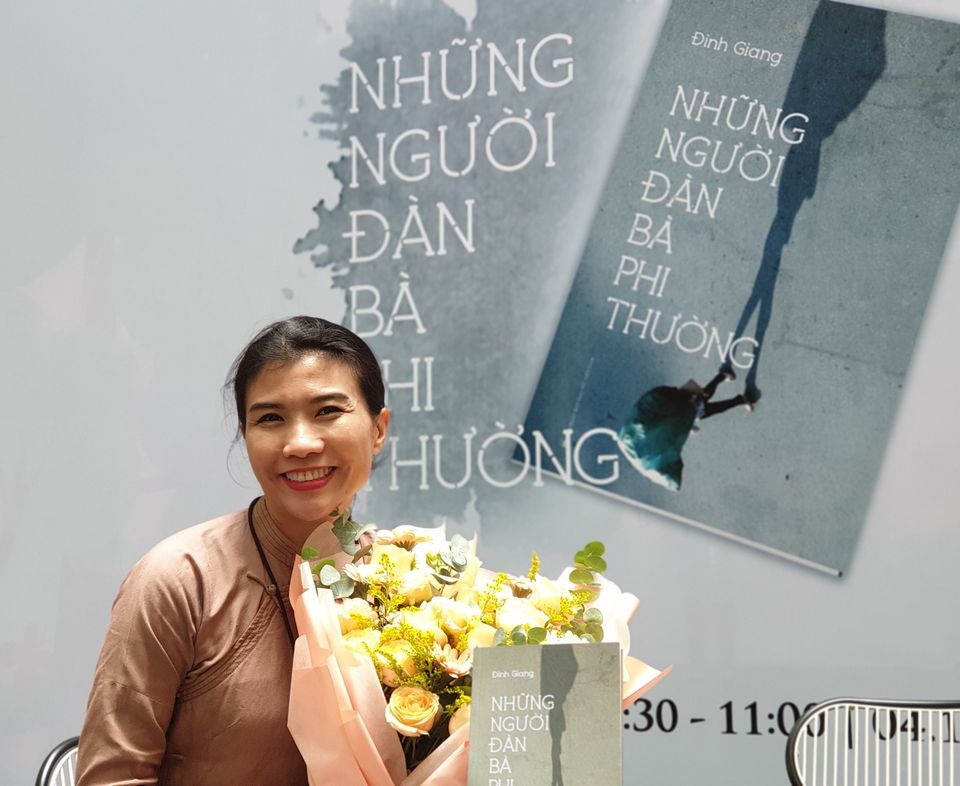 Sach Nhung nguoi dan ba phi thuong anh 1